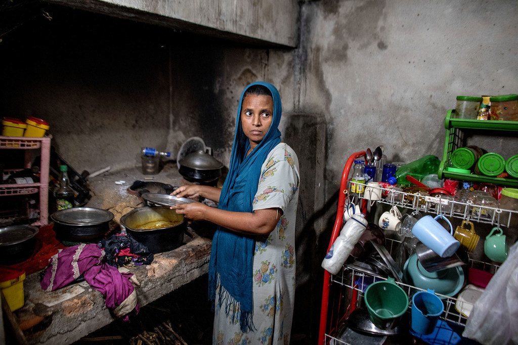 面对食物和燃料的短缺和价格上涨,斯里兰卡人正在努力满足自己的食物和营养需求。